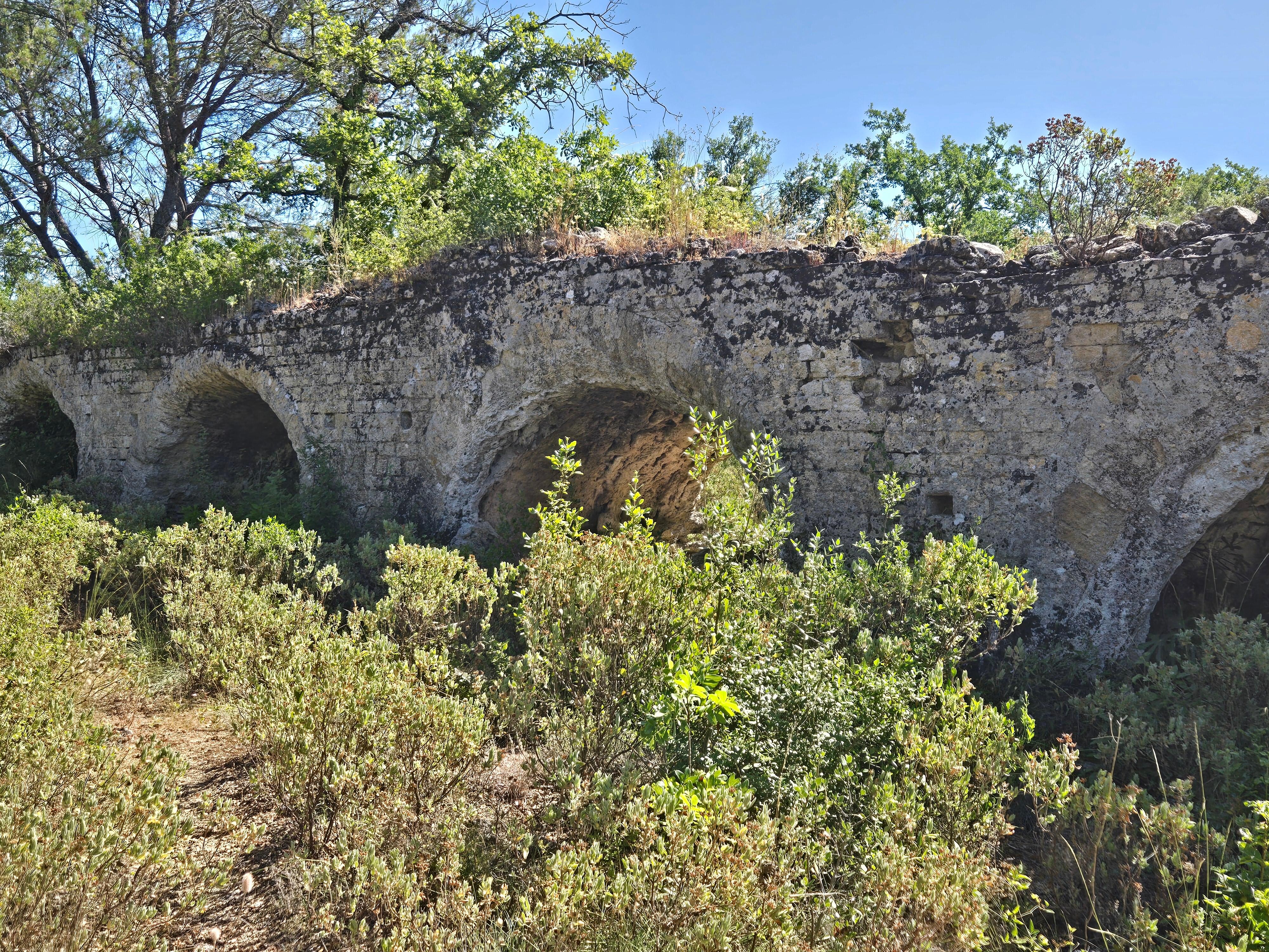 Balade VTT, vestiges d'aqueducs