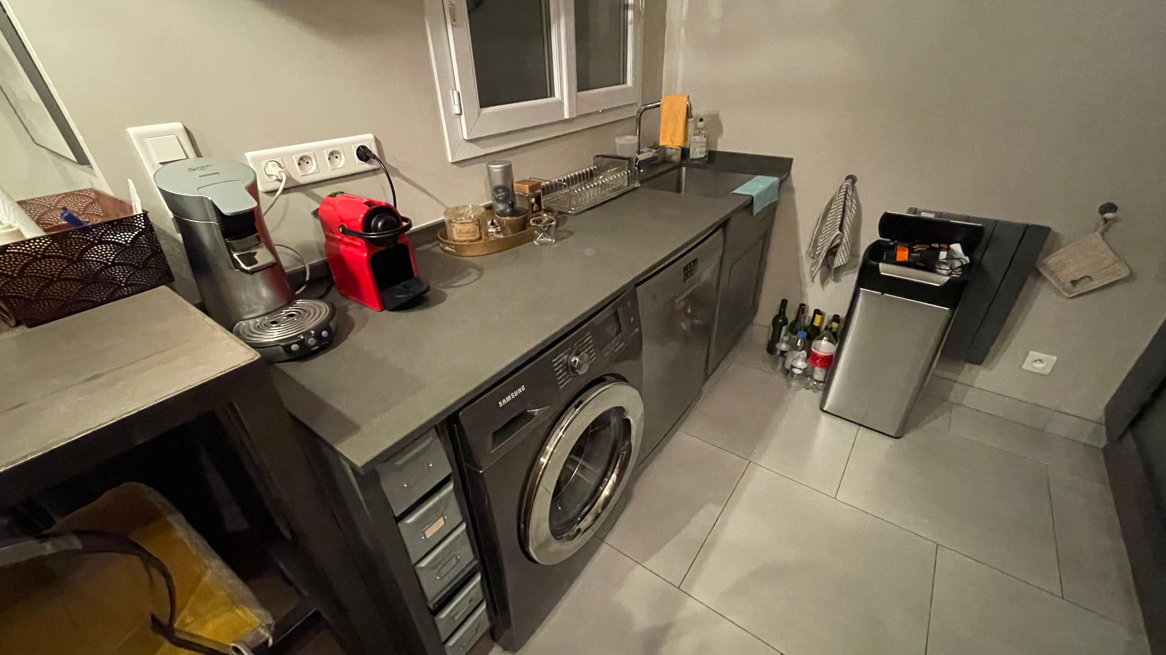 Kitchen sink area and clothes washer