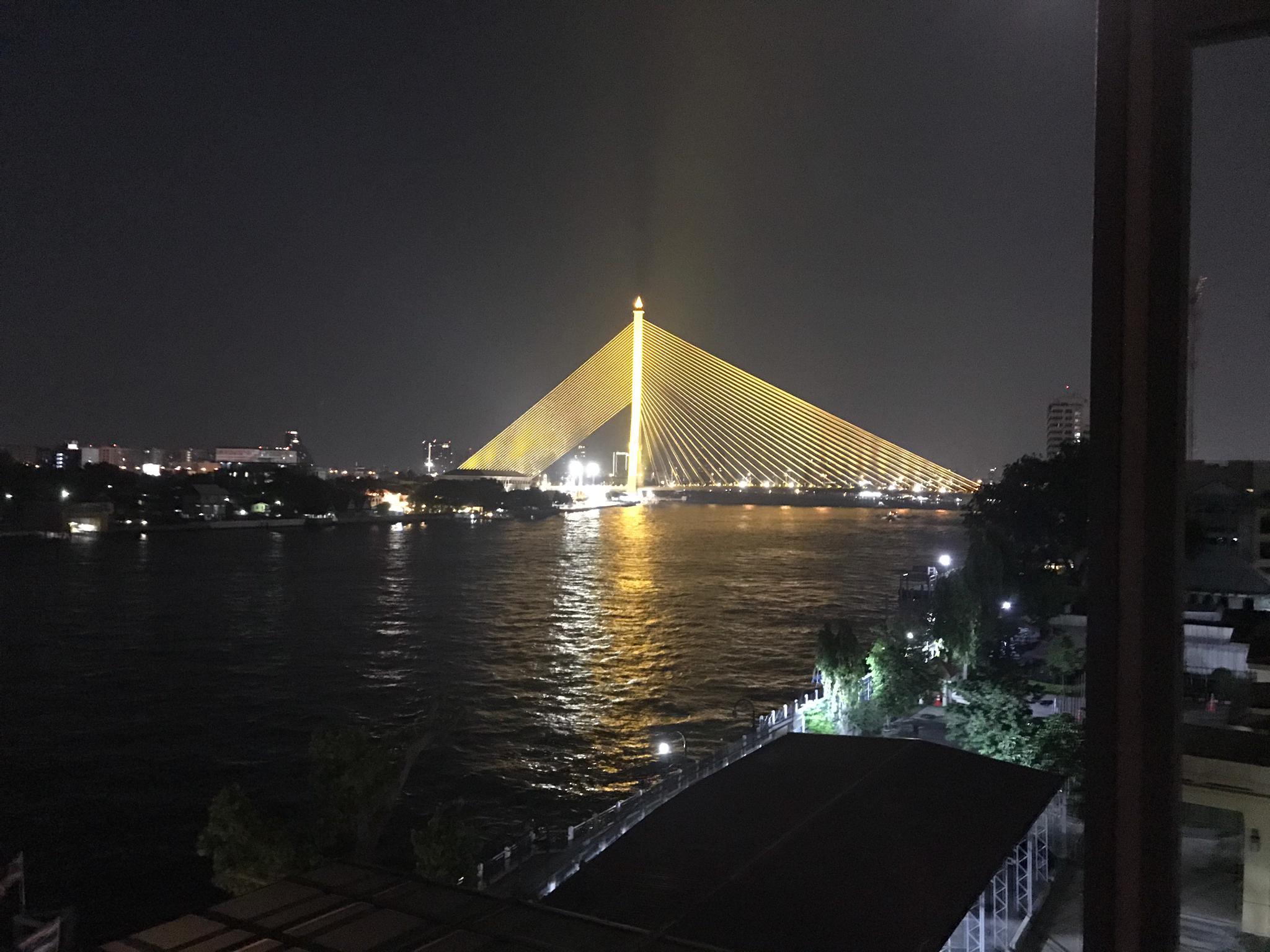 Chao Phraya by Night - Aussicht vom Balkon