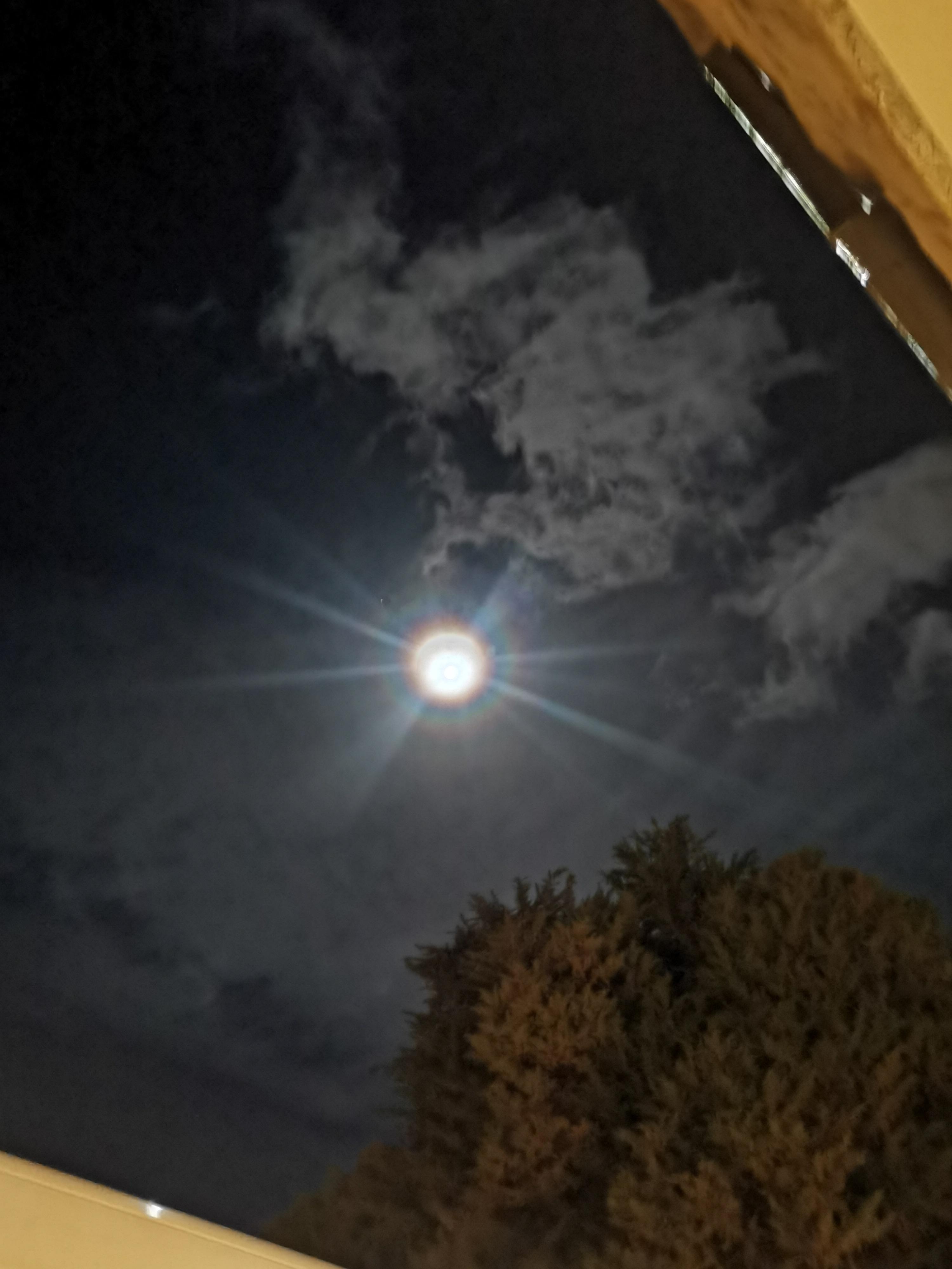 Noche de luna azul desde el hotel