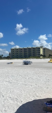 Beach perfection. Not overly crowded with people.