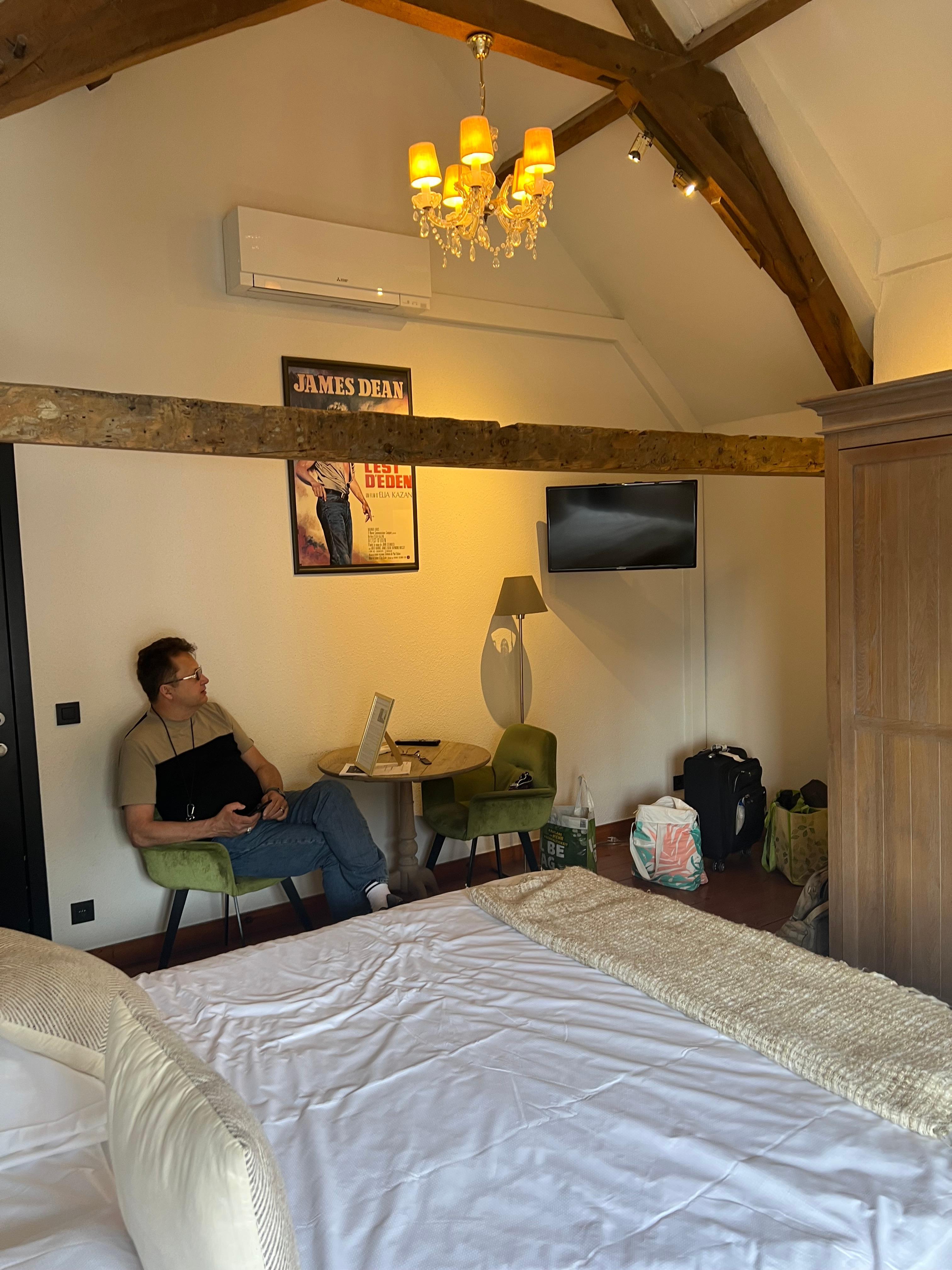 Room with king size bed