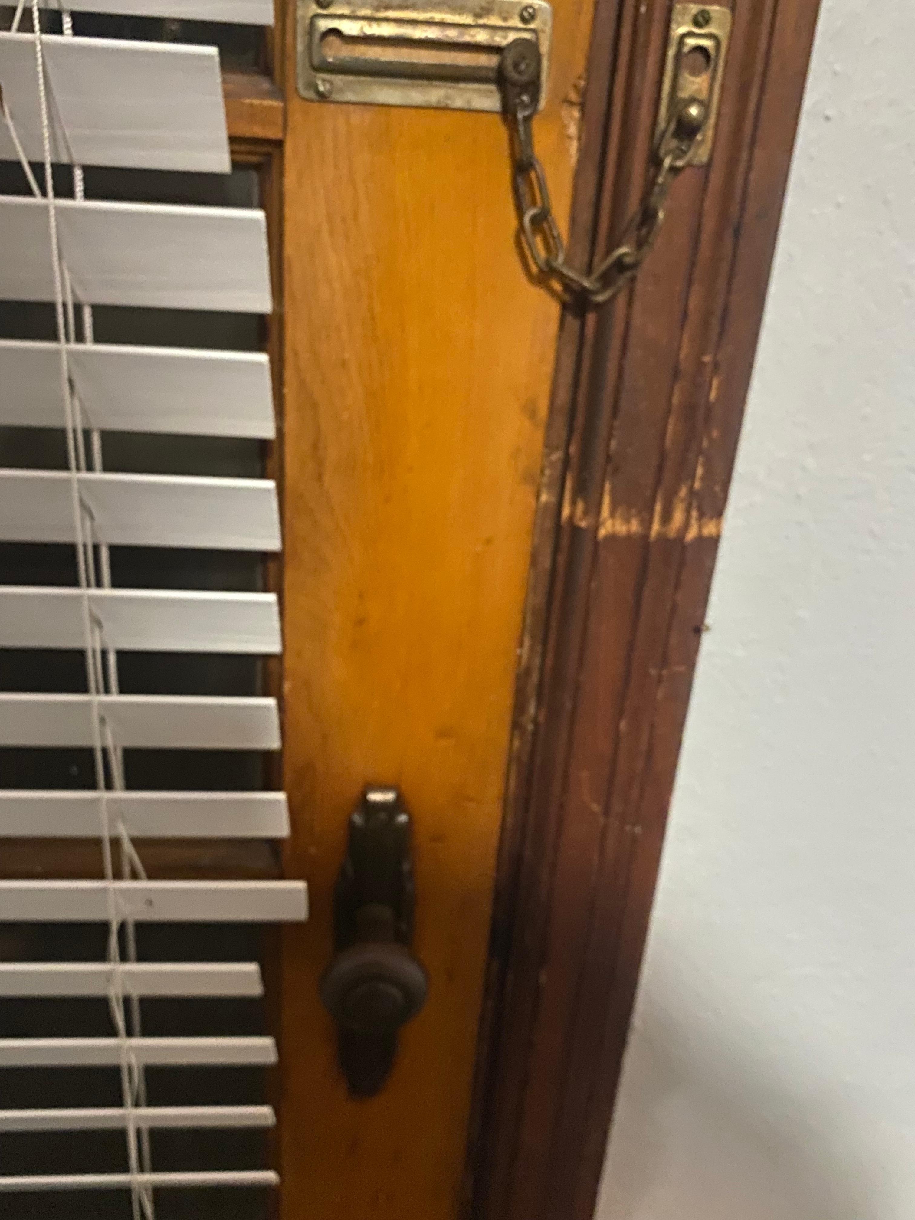 No lock, just a chain on the back. 