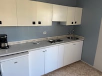 Esto supuestamente es superior por tener muebles nuevos debajo?