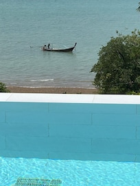 Private pool with seaview of a longboat