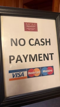 Um lugar que não aceita dinheiro pensa ?