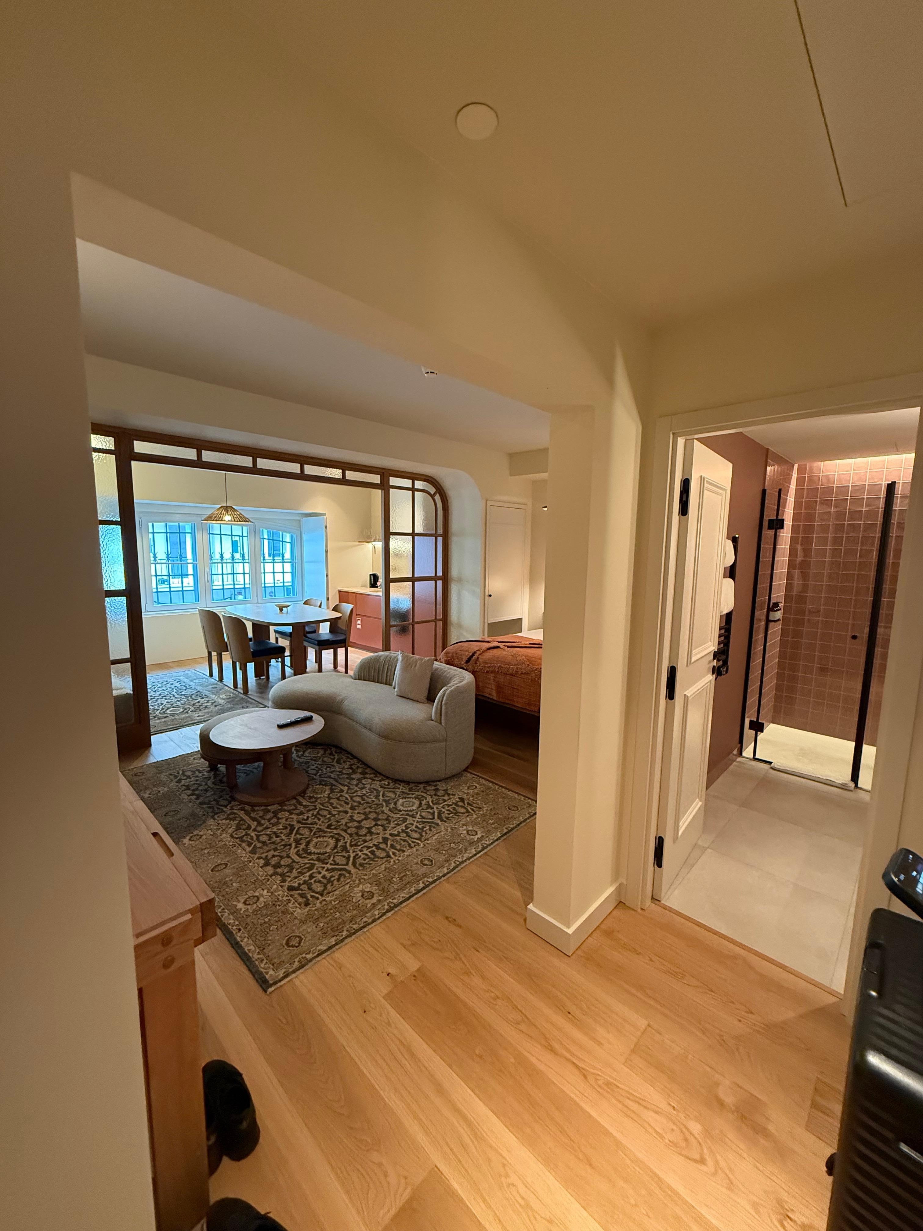 We stayed at the one bedroom apartment