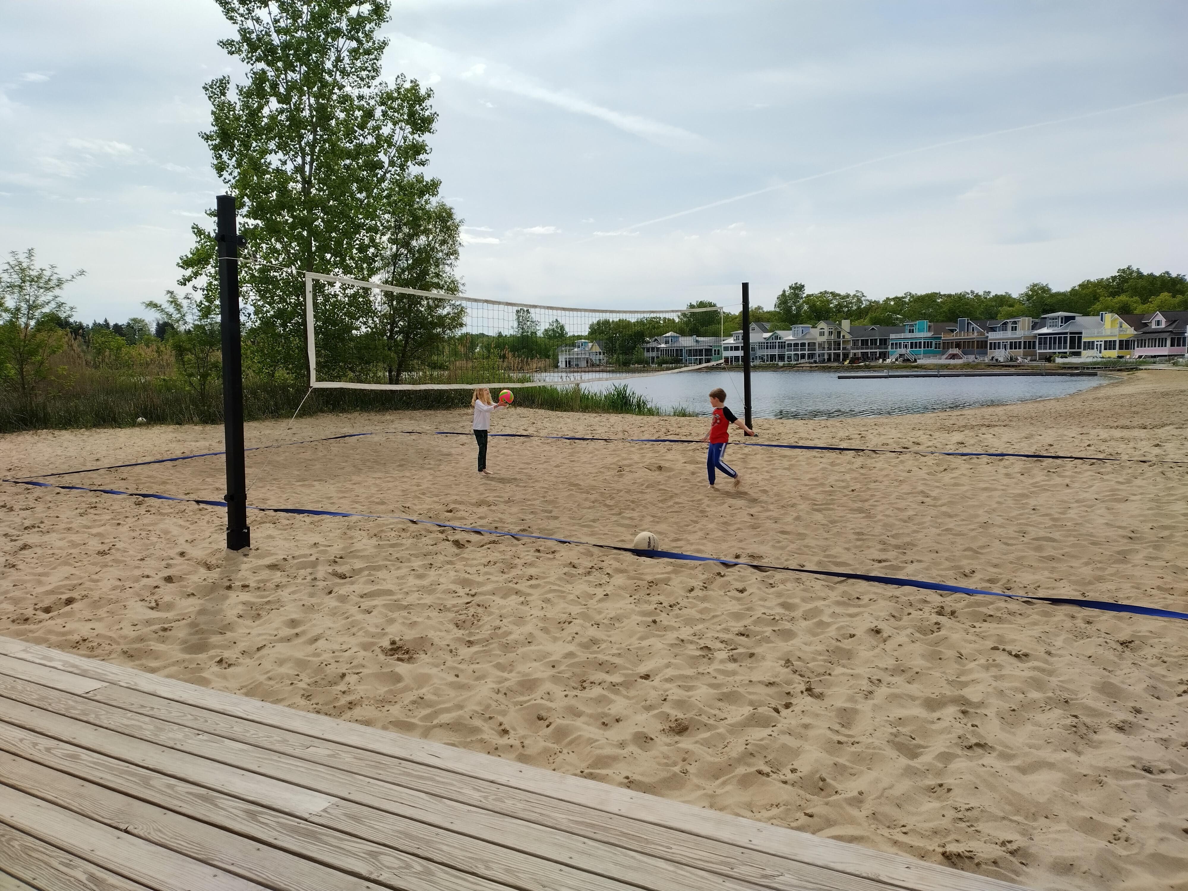 Great amenities, like little lake for paddle boats and volleyball net