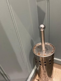 Rusty toilet brush, unhygienic.