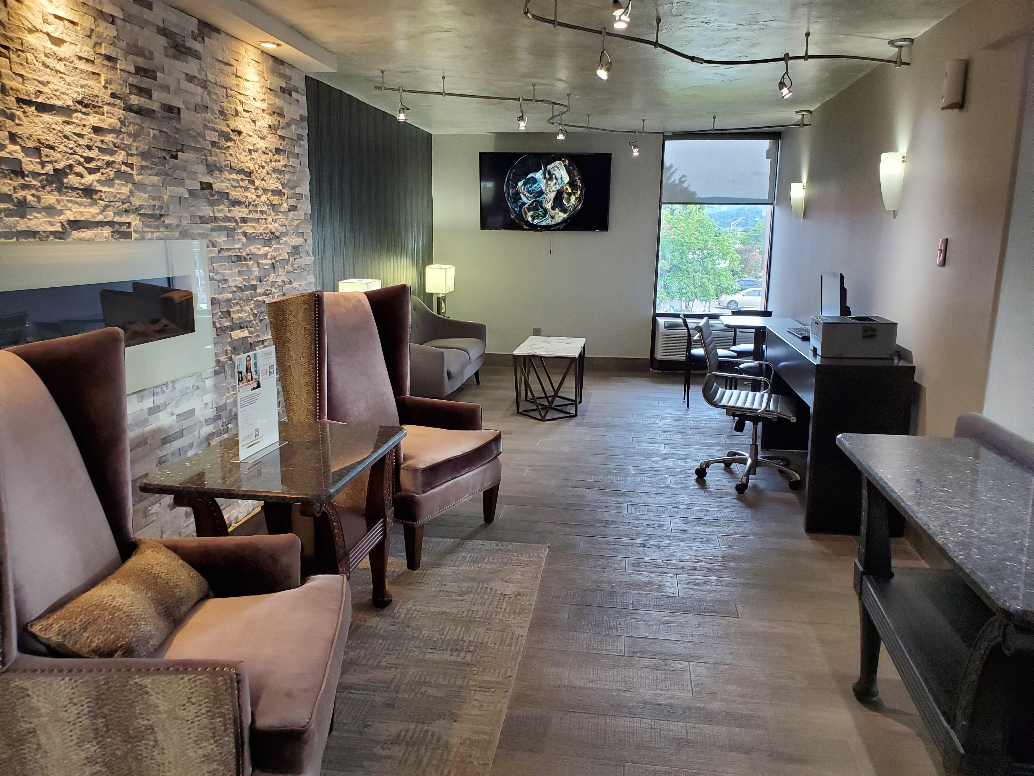 Common area adjacent to lobby