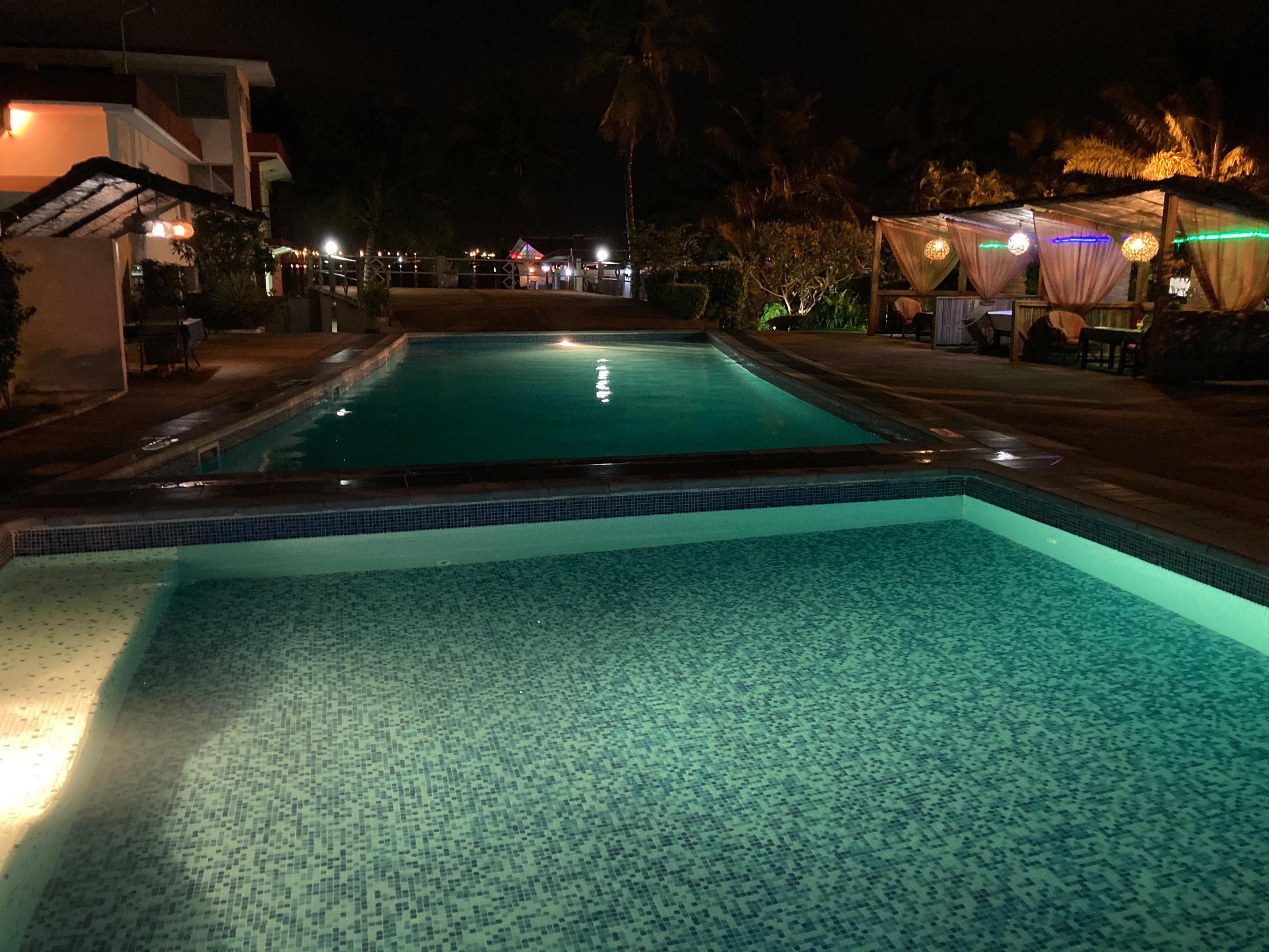 Les piscines du Marly de nuit