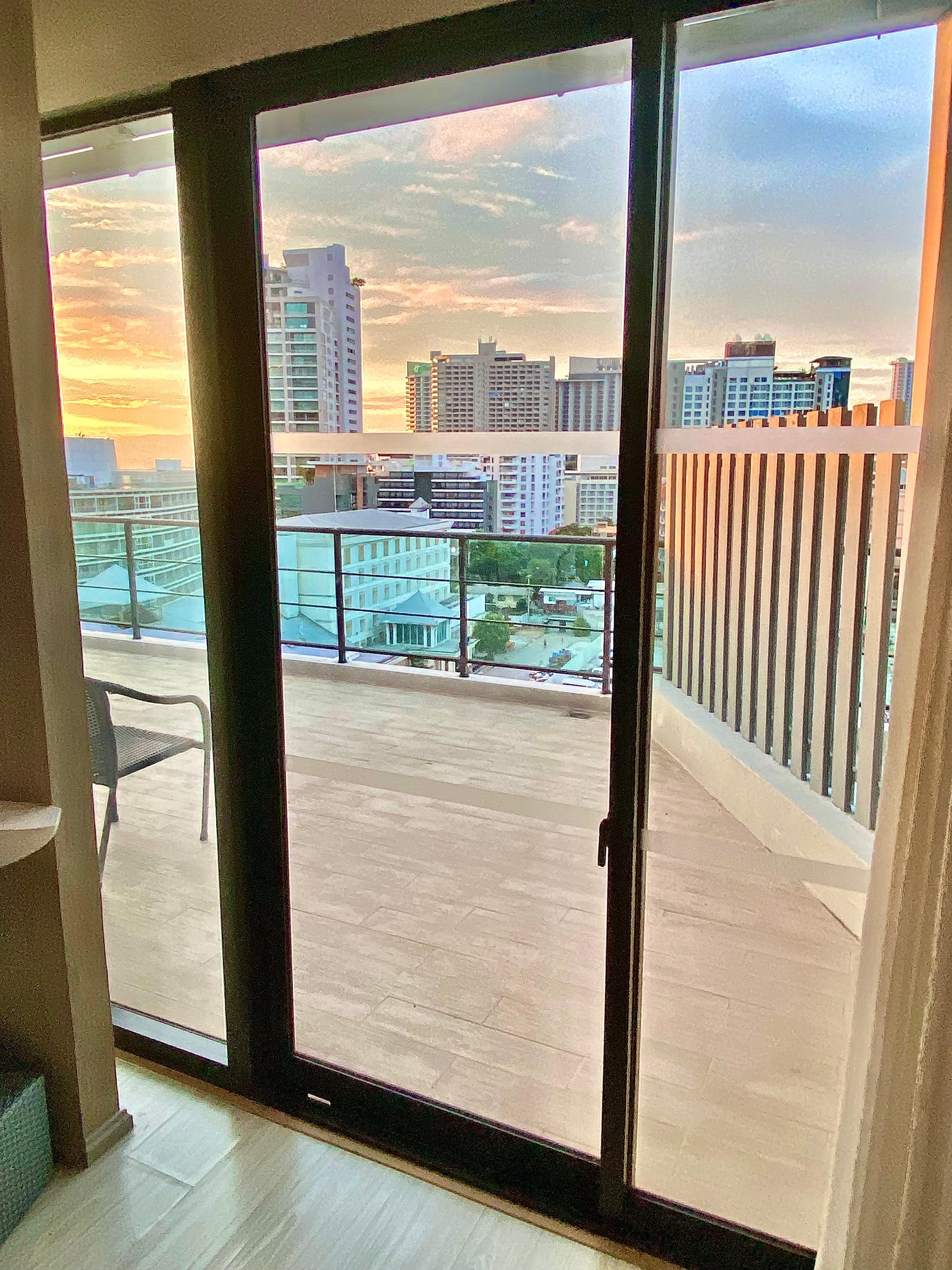 大型對外落地窗