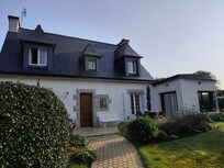 Très belle demeure et hôtes charmants et....... tres discrets.