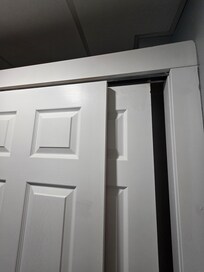 Broken door. Couldn't properly use thr closet