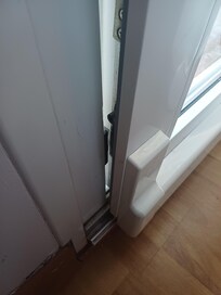 Geht beim zuziehen von aussen in die Kippstellung.Dann geht sie nicht mehr auf!!