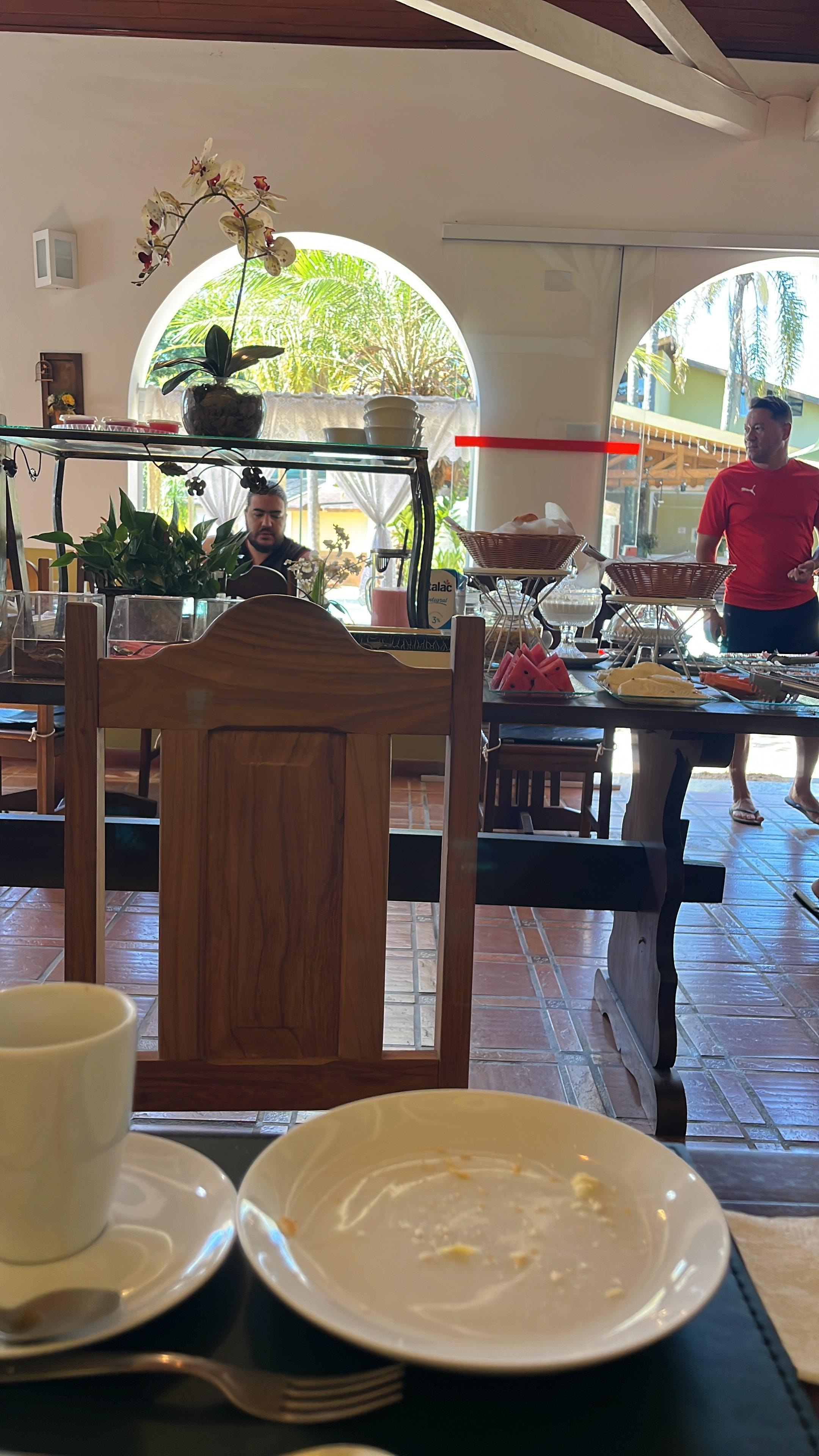 Café da manhã com vista pra piscina 