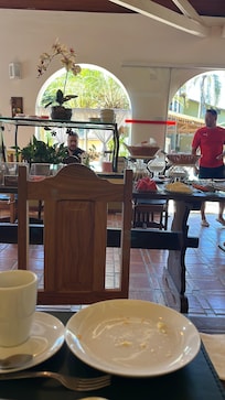 Café da manhã com vista pra piscina