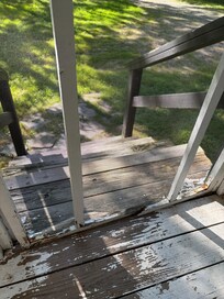 Gaping screen, floor disgusting