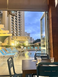 Enjoyed cocktails and appetizers at the pool bar, along with live music and friendly staff.