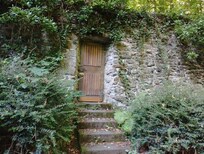 "Sagen"hafte Klostertür in Heisterbach