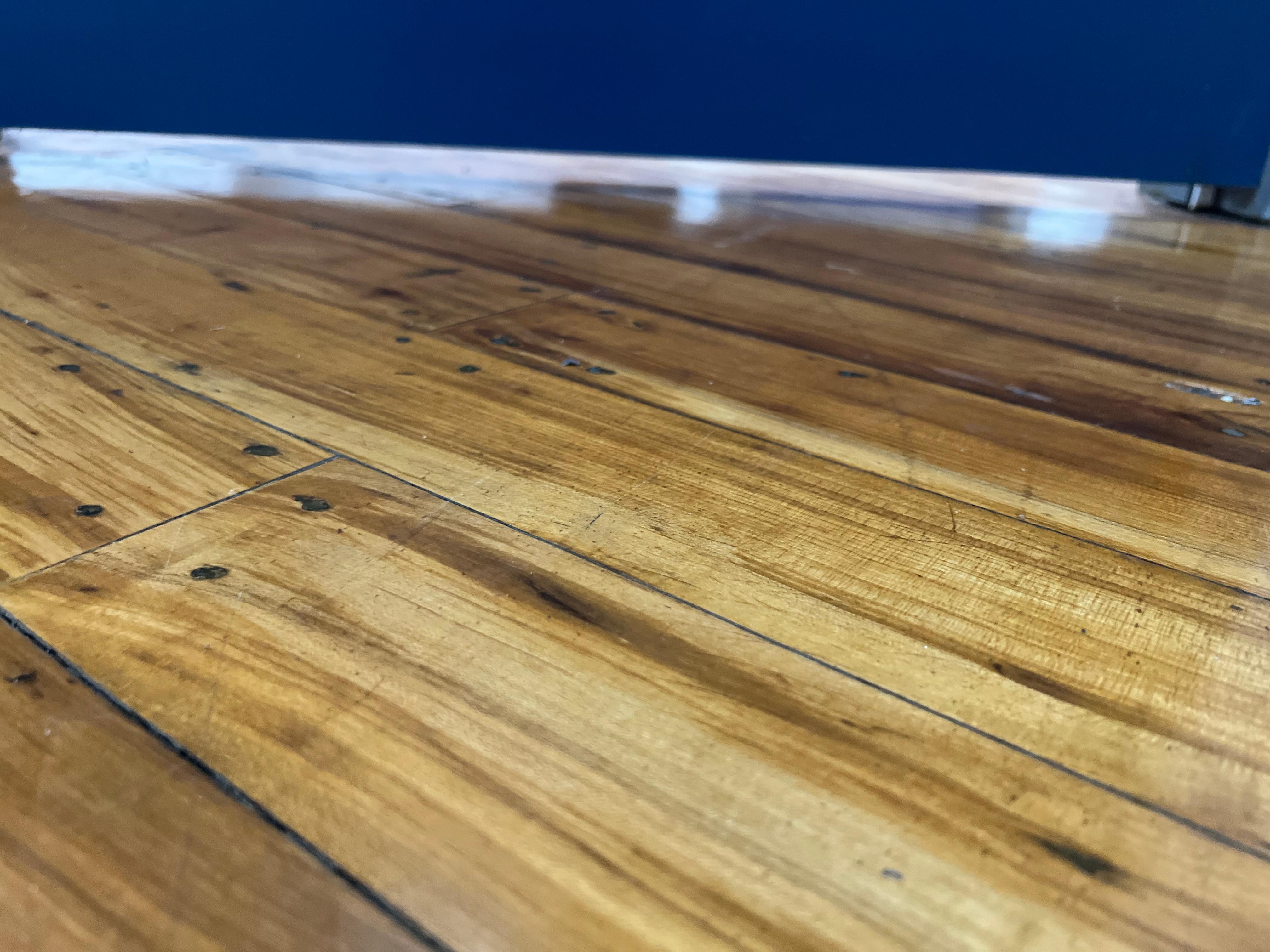 1 to 2 in gap from exterior door into unit. Critters can easily enter 🐭