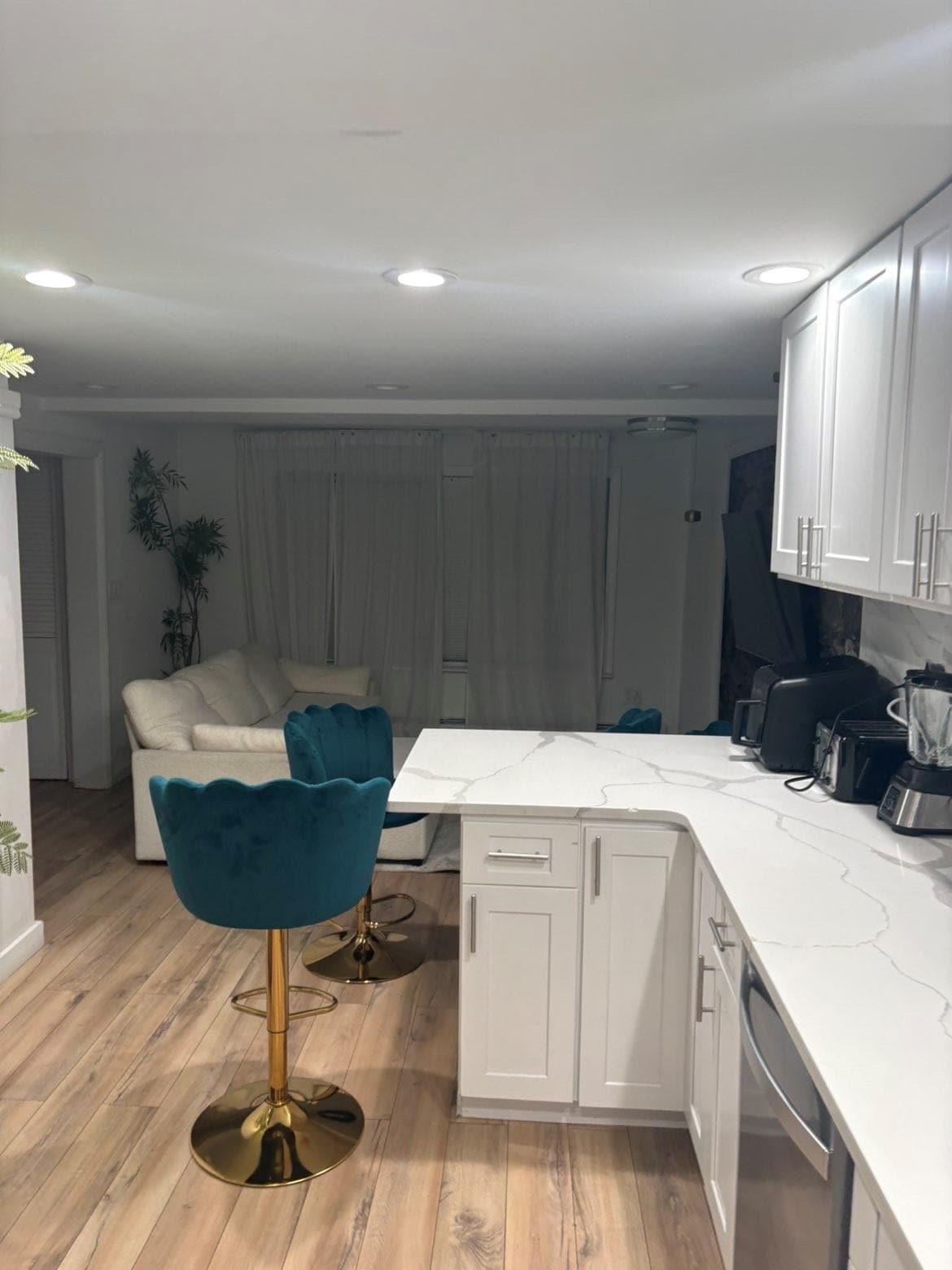 Different kitchen than the listing.