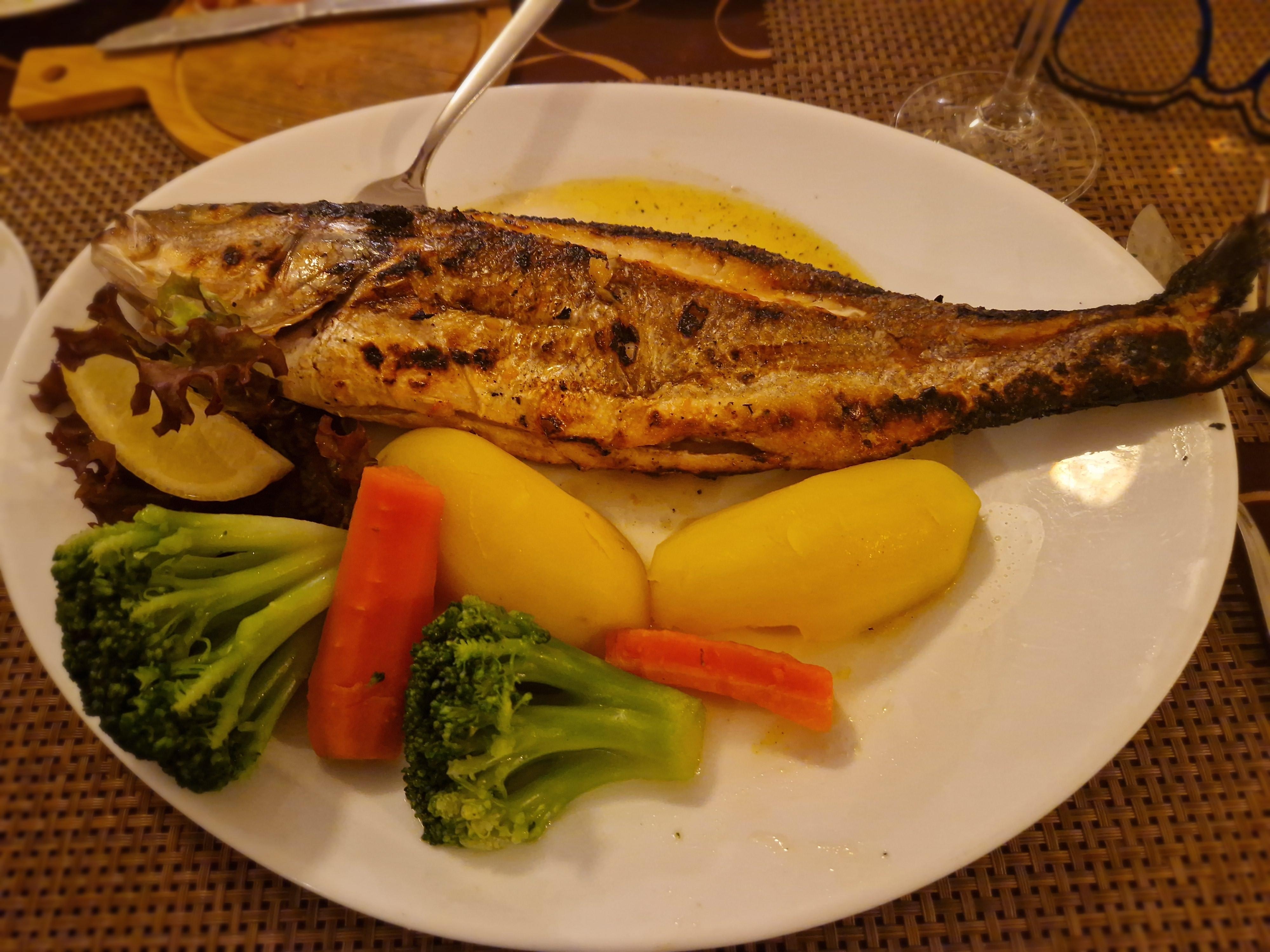 Links van de voordeur het Portugese restaurant Zur alten Flöte
