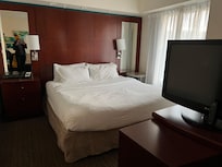 Bed in poor condition, sagging in middle