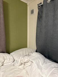 Outside Air Vent above the bed