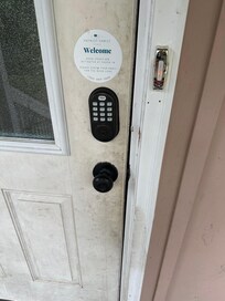 Front door filthy dirty. Didn’t even want to touch it