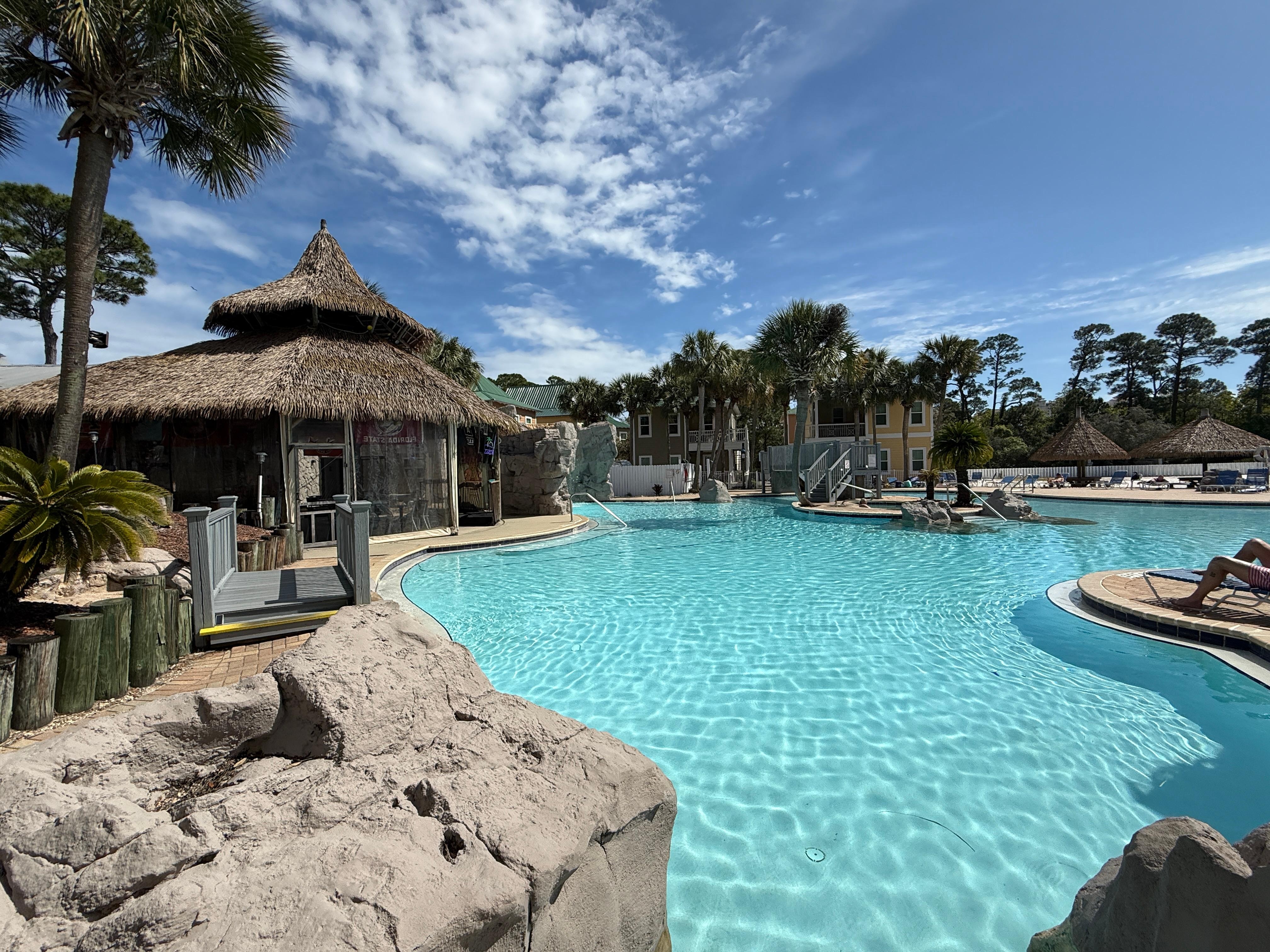 Great pool! And hot tub!