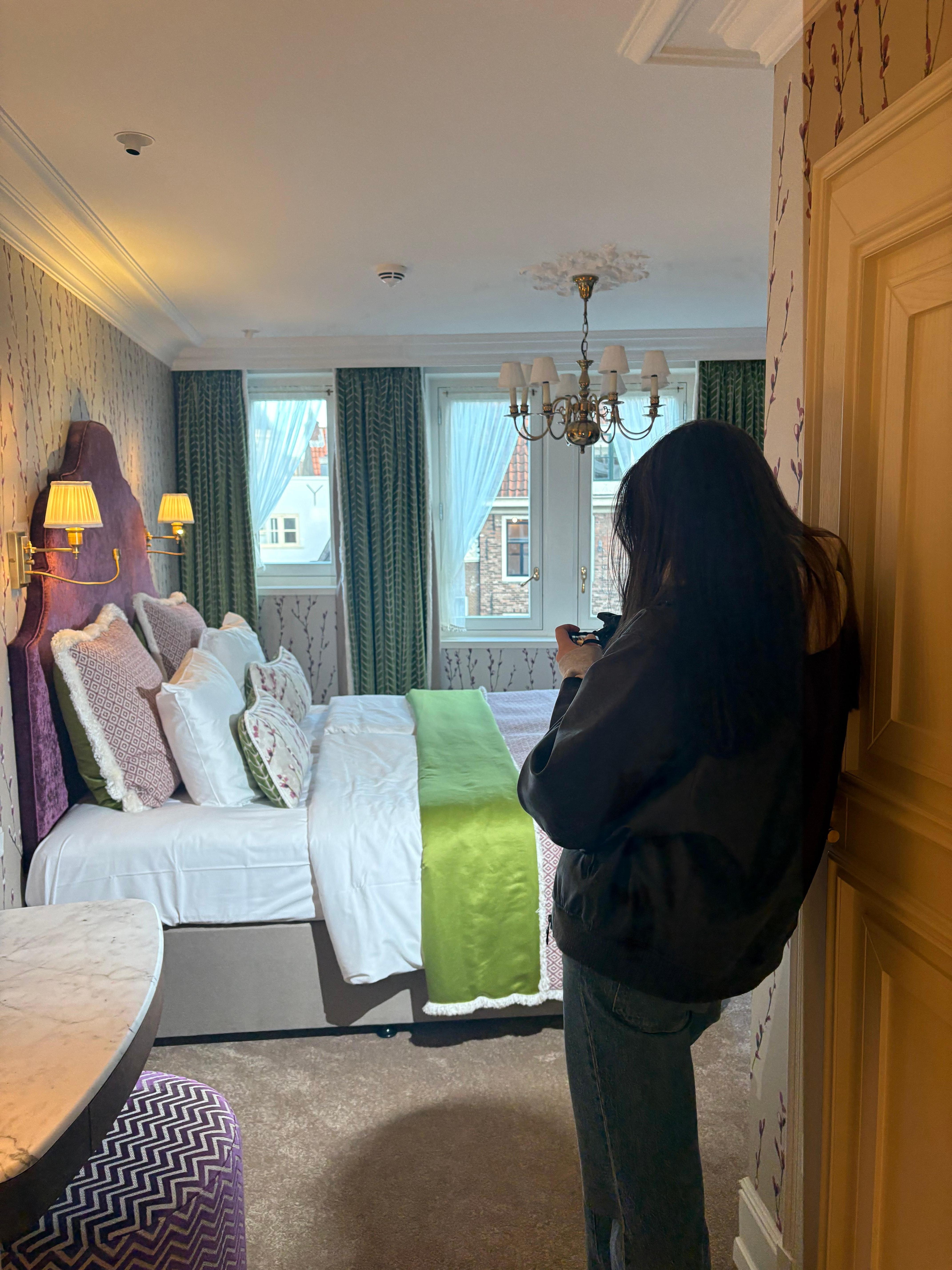 Spacious bedroom, beautifully decorated 