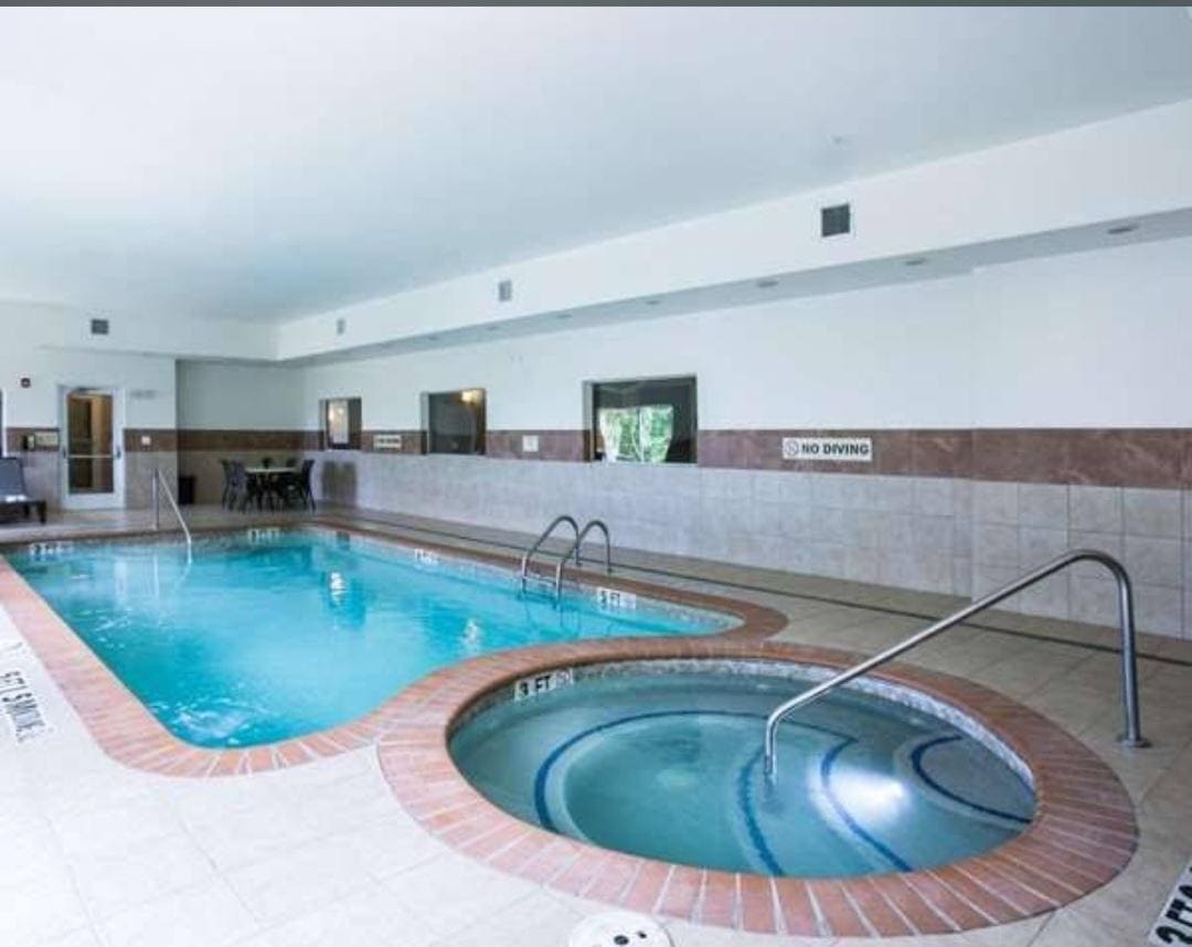 I love that it opens at 6:00 a.m. and stays open until 10:00 p.m. extremely rare for hotels to give that many hours