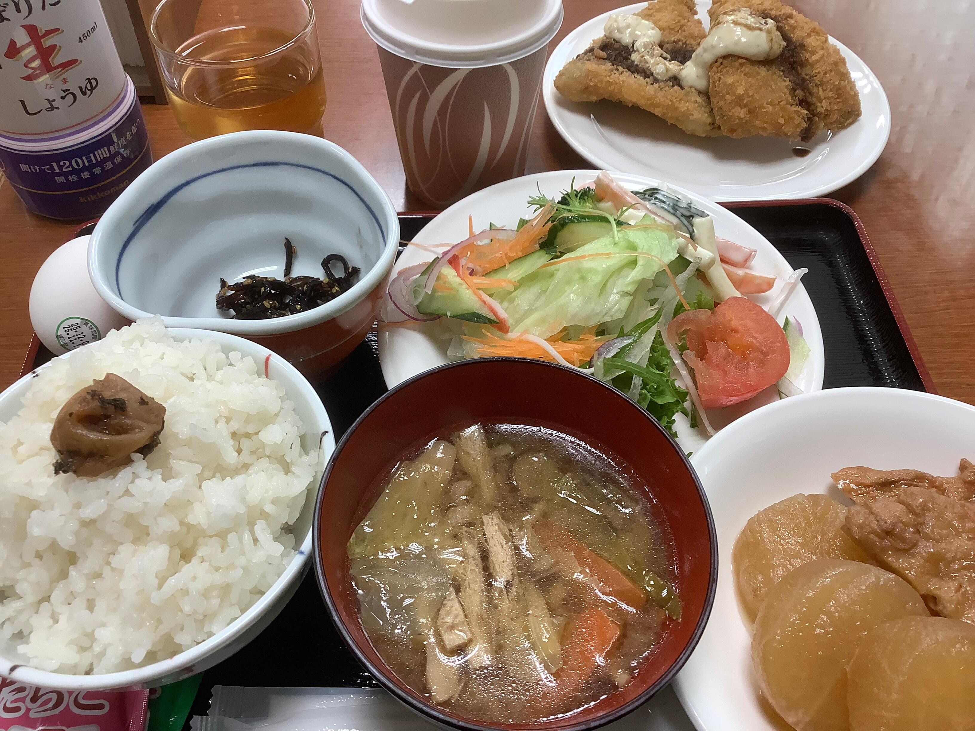 肉厚アジフライ、柔らかい大根の煮物