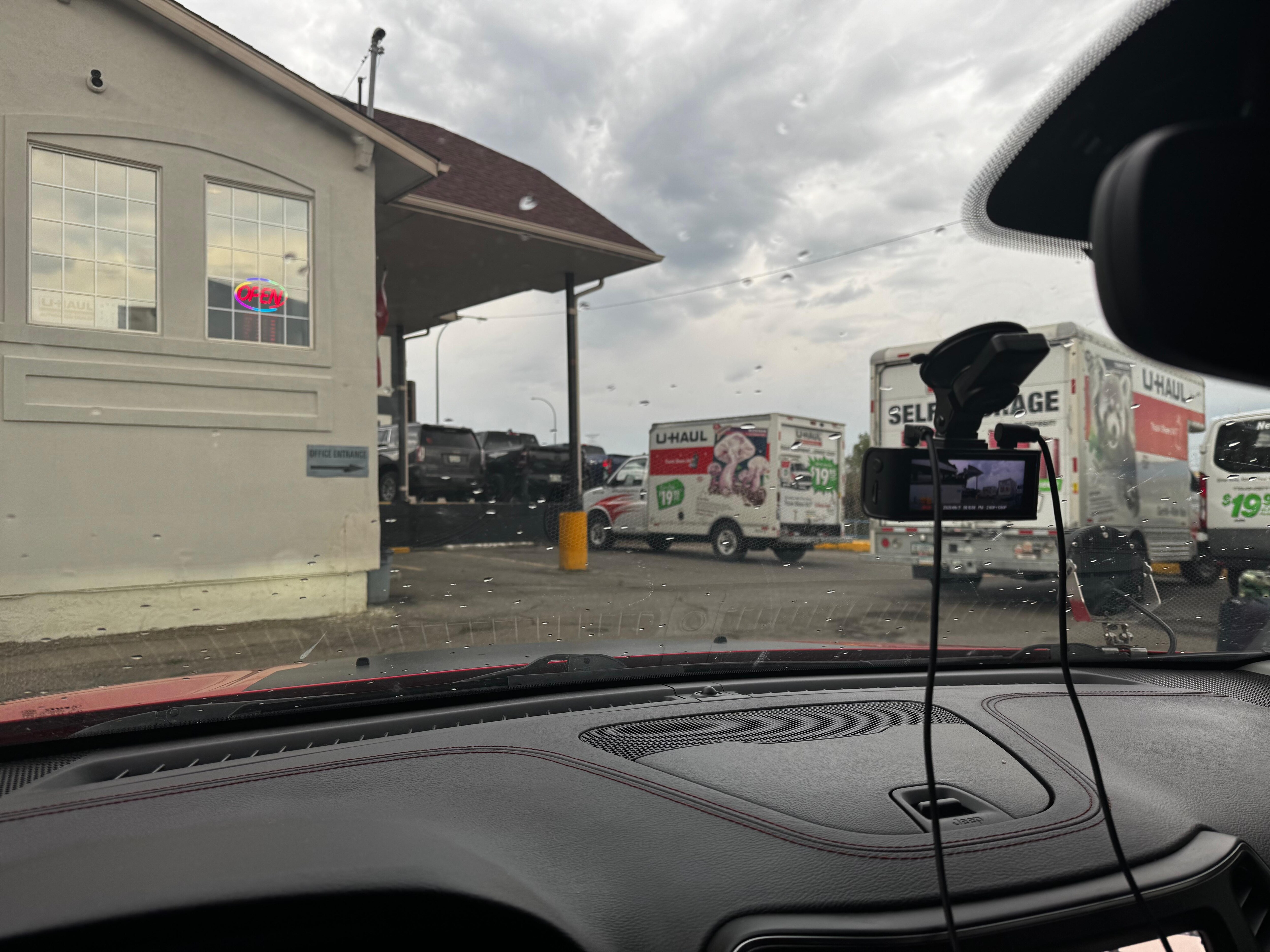 Hotel/Uhaul
Classy