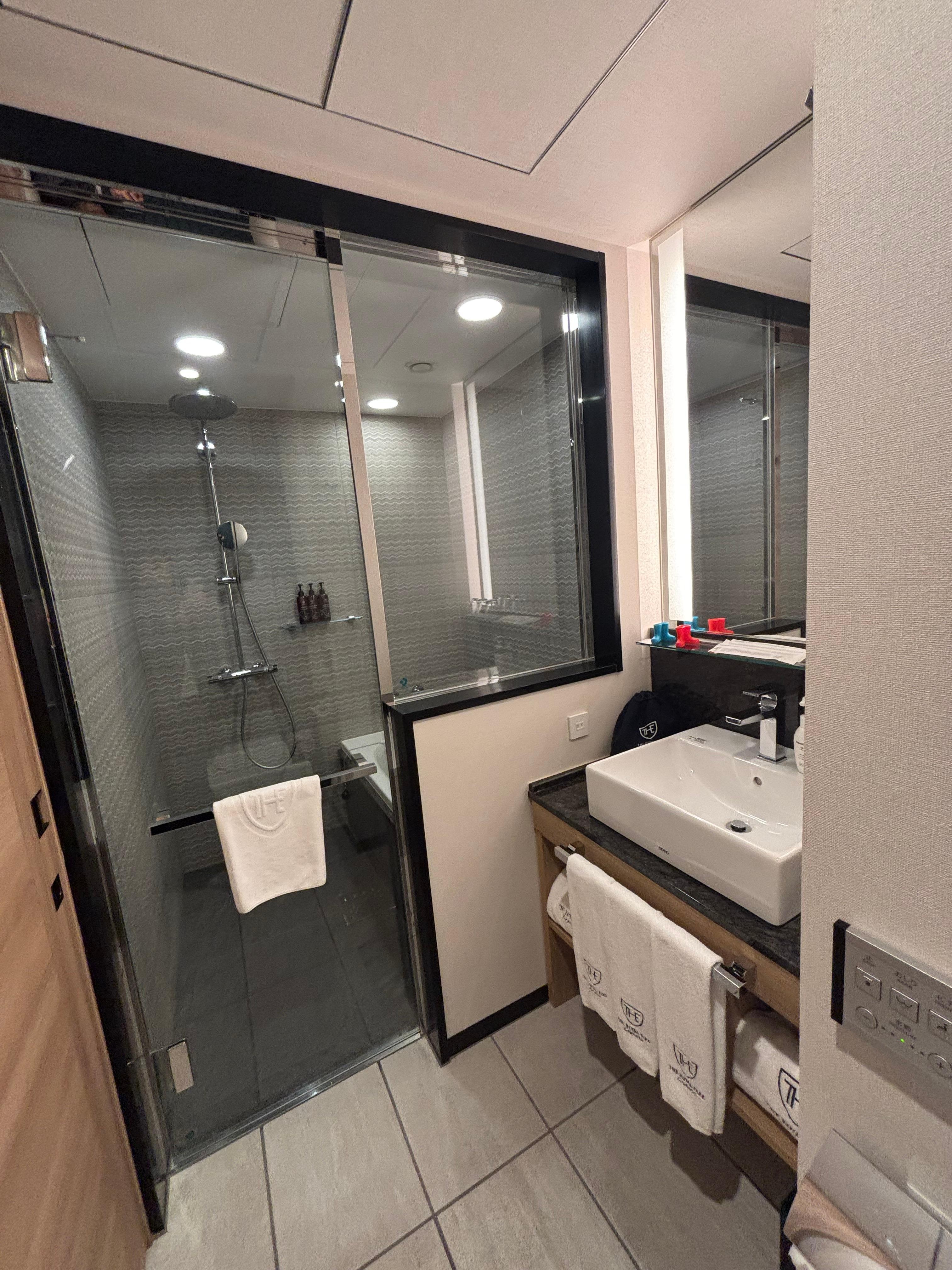 洗面台も綺麗です