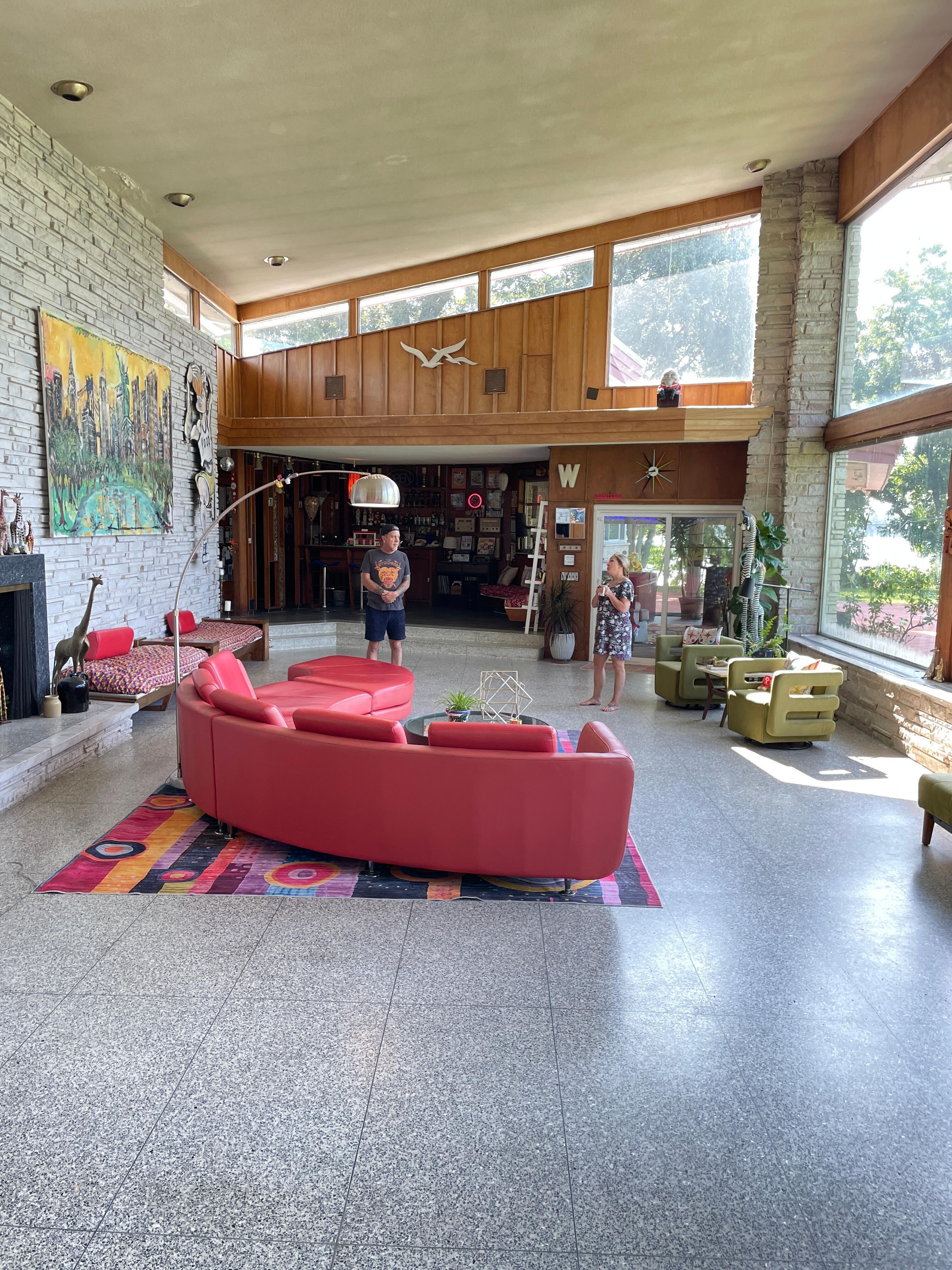 What a great room for hanging out!