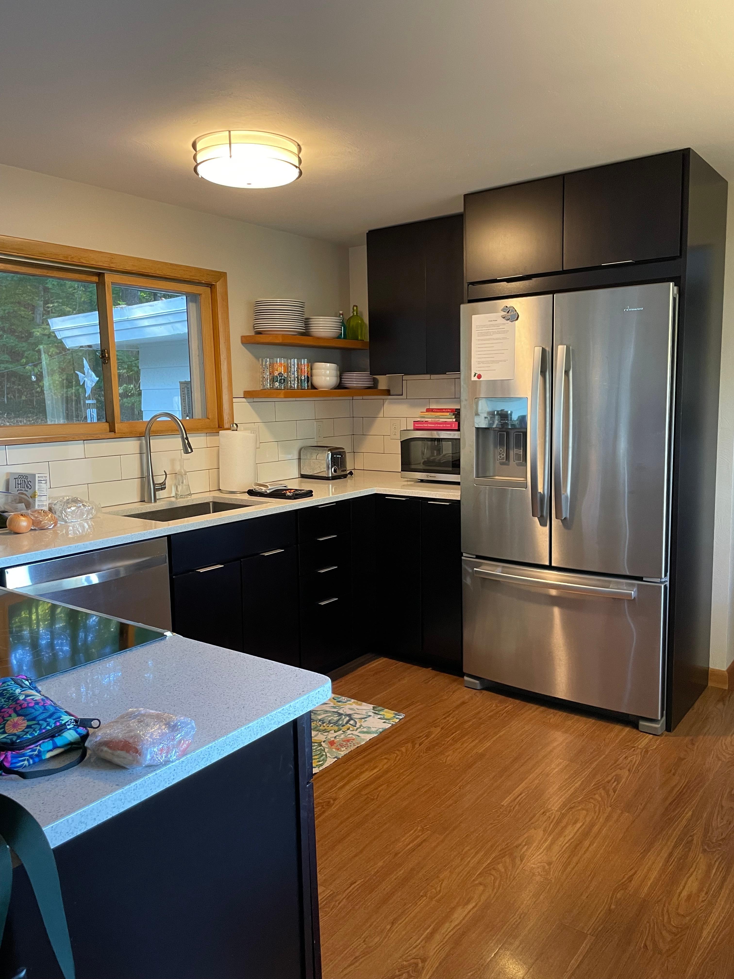 The kitchen has everything you need!