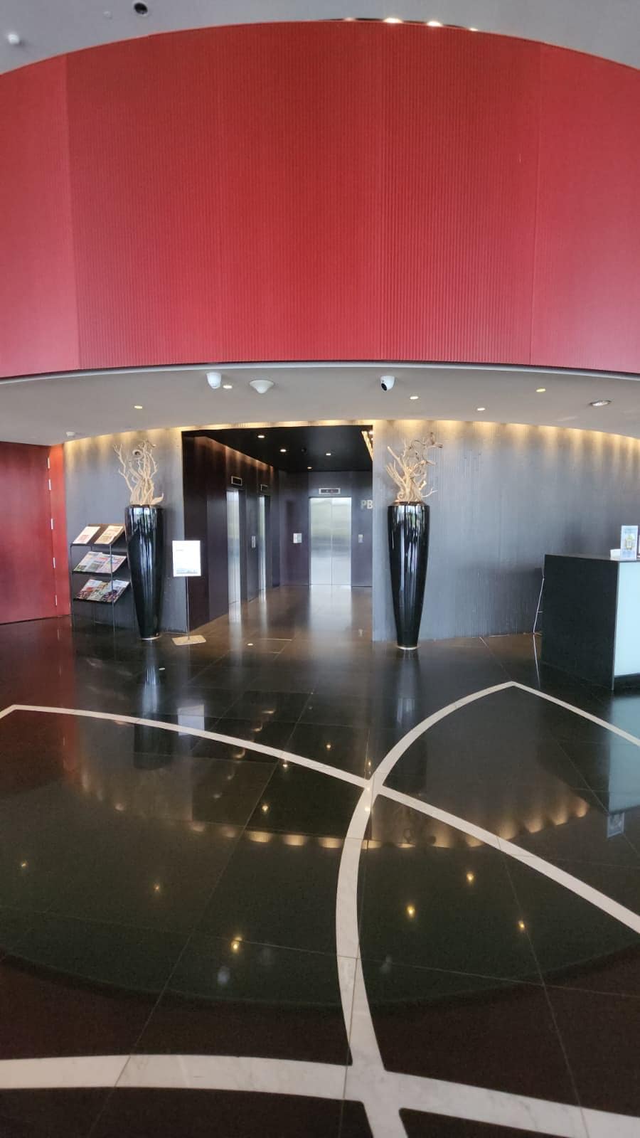 ELEVADORES ENTRADA A LAS HABITACIONES