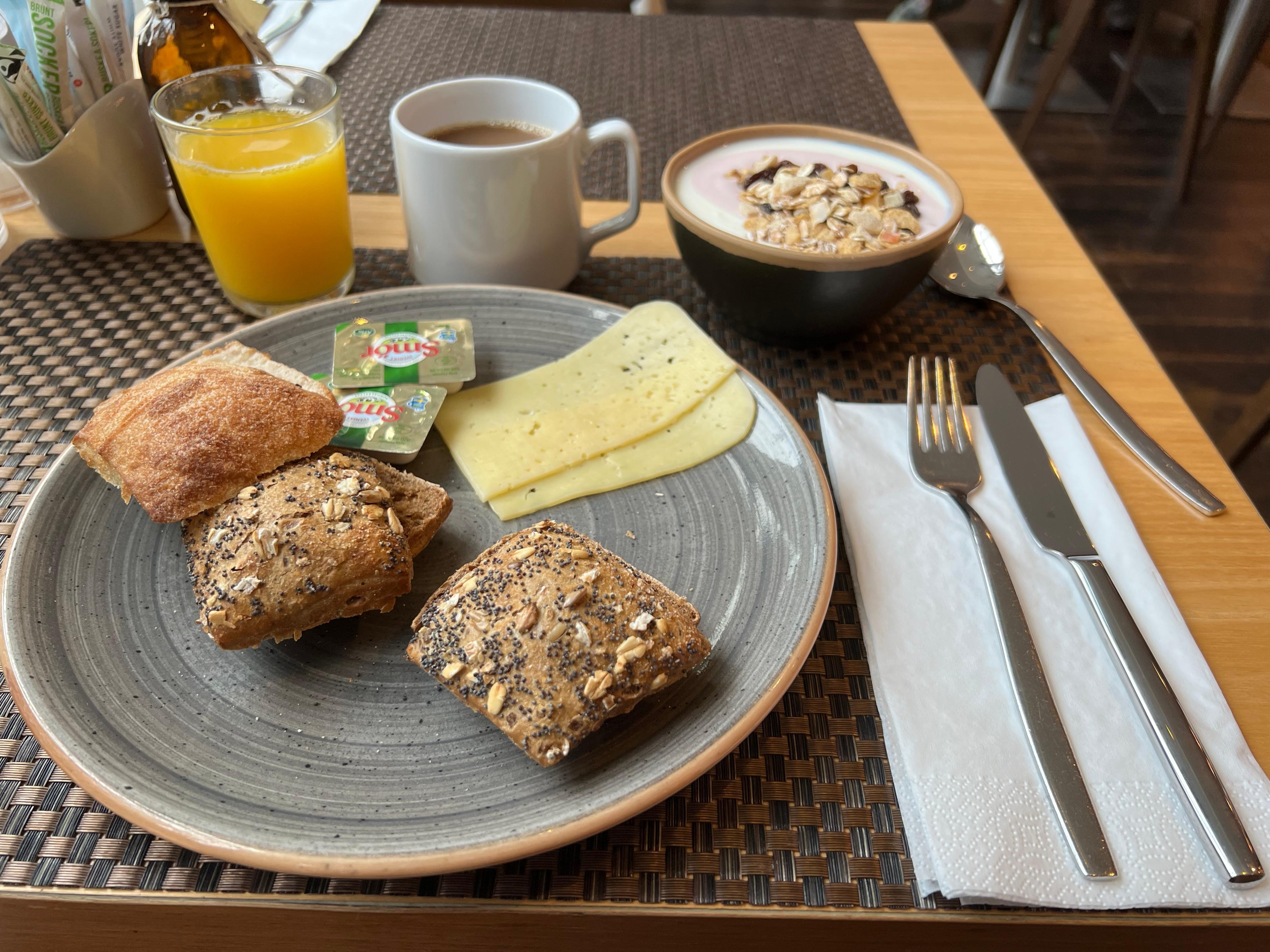 Lidt fra den kæmpe morgenbuffet.