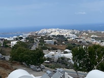 Vista do quarto do hotel.