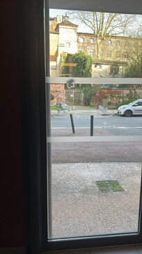 I didn't know how to open the door and was locked in but the host was very responsive and told me how via whatsapp