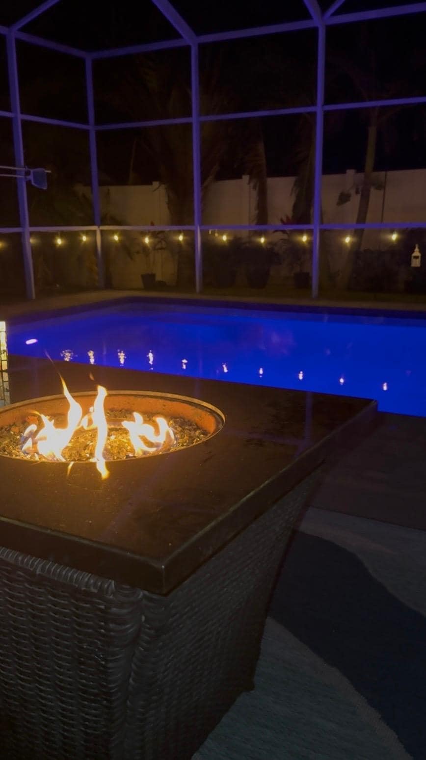 Nice night to sit by the pool!