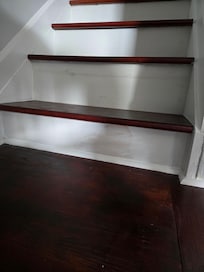 Toe demolishing stairs