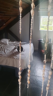 2 camas de solteiro nesse e mais uma cama de casal