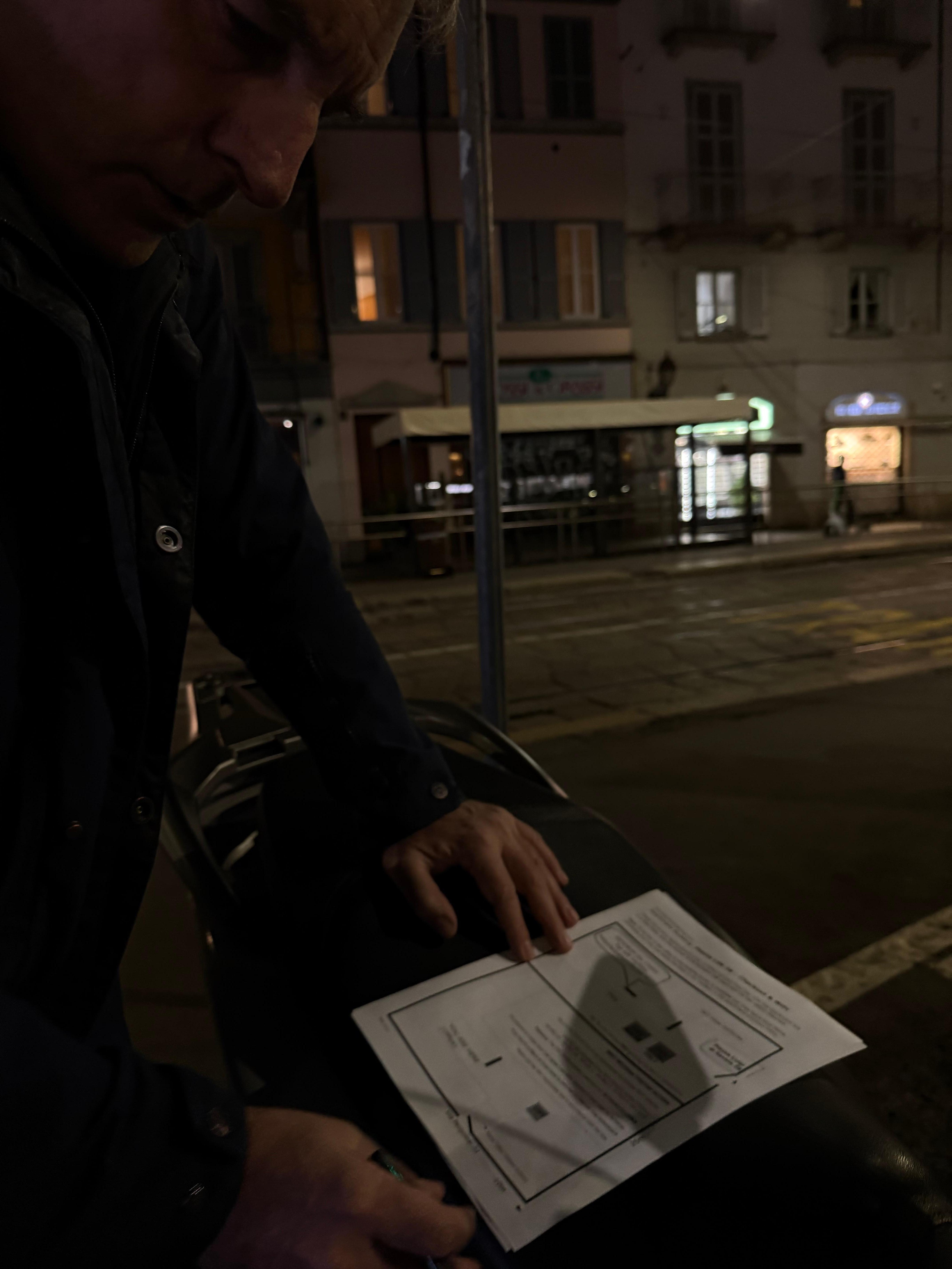 Street side far from the apartment where the contract agreement has to sign. Between 21:30 -22:00