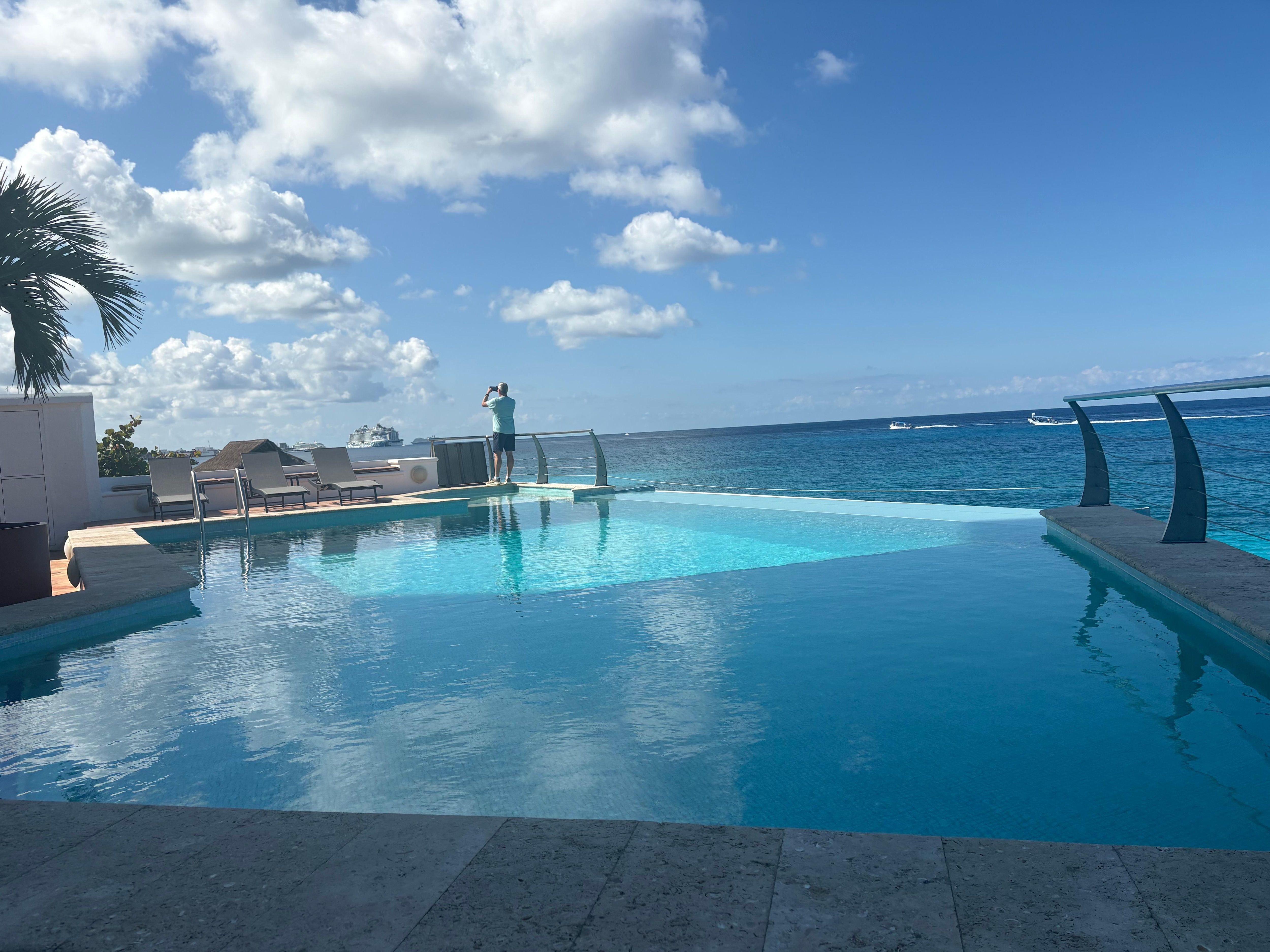 Infinity pool