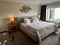 Comfortable bed and well decorated room