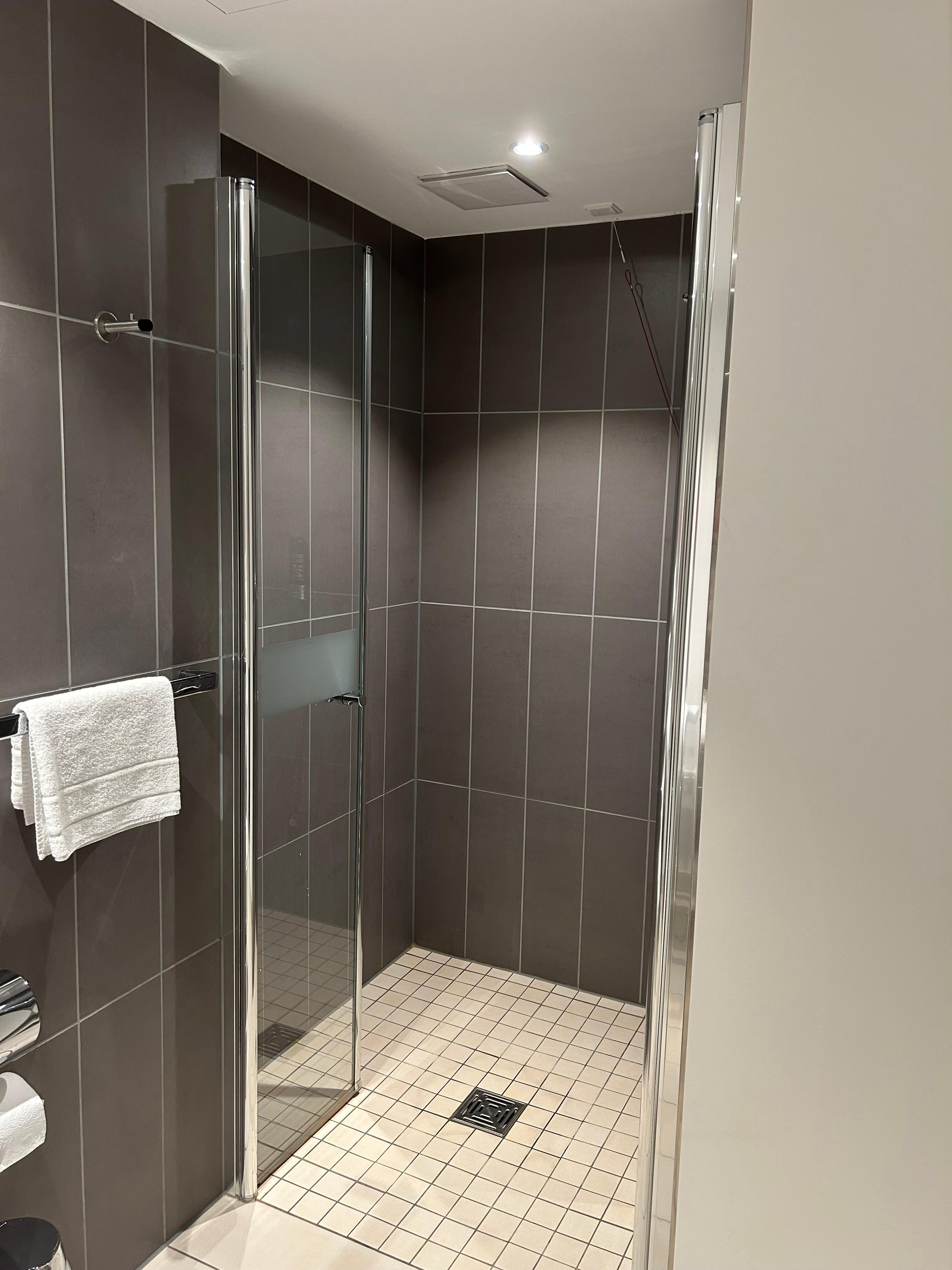 Dusche im Bad