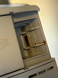 "Gammel" im Spülmittelfach der Spülmaschine